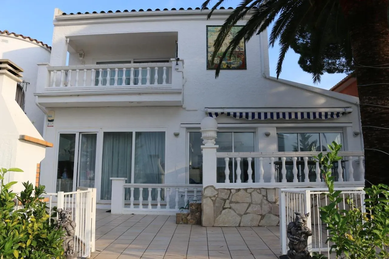 Villa Requesens On Canal Empuriabrava 0*,  Espagne
